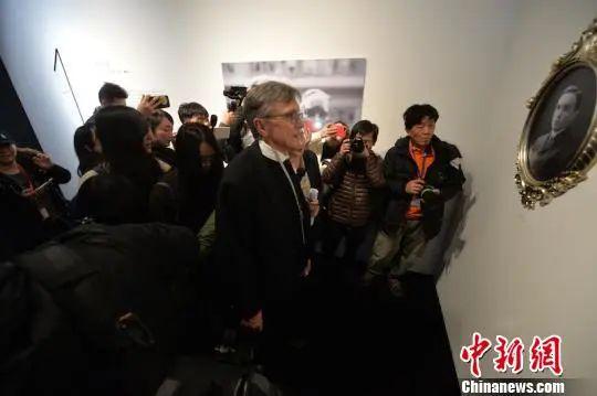 约翰·马吉祖孙在南京展开“跨时空对话” 告慰南京大屠杀死难者。 杨颜慈 摄